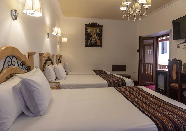 غرفة سوبيريور رباعية بسرير مزدوج وسريرين منفصلين، Hotel Rojas 2/4