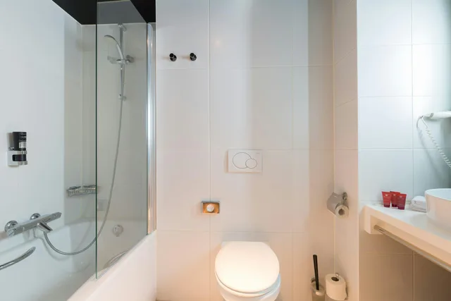 غرفة ديلوكس بسرير مزدوج، Leonardo Hotel Almere City Center 4/4