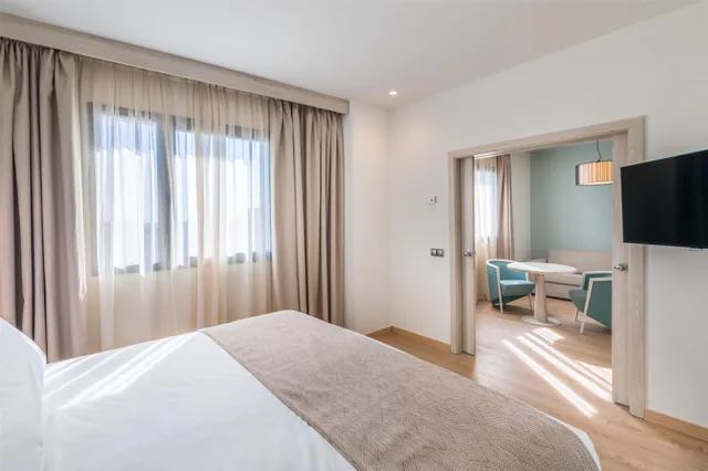 جناح جونيور عائلي، Occidental Sevilla Viapol 1/5