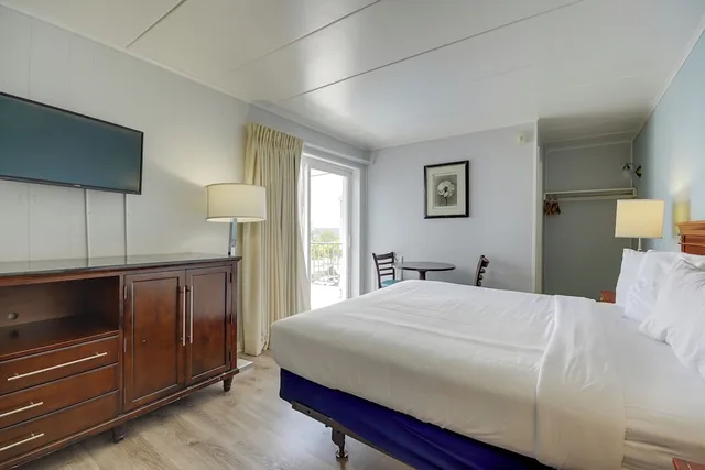 Standard, King Bed, Pool Side، Rideau Motor Inn 3/5