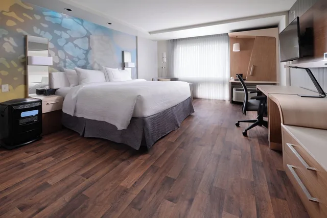 غرفة بسرير كينج مع أريكة لذوي الإعاقة، Courtyard by Marriott Dallas Plano/The Colony 1/2