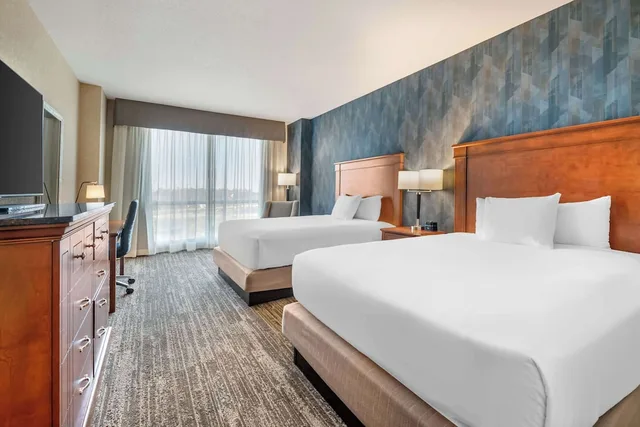 غرفة بسريرين كوين في طابق مرتفع، Drury Inn and Suites Valdosta 1/3