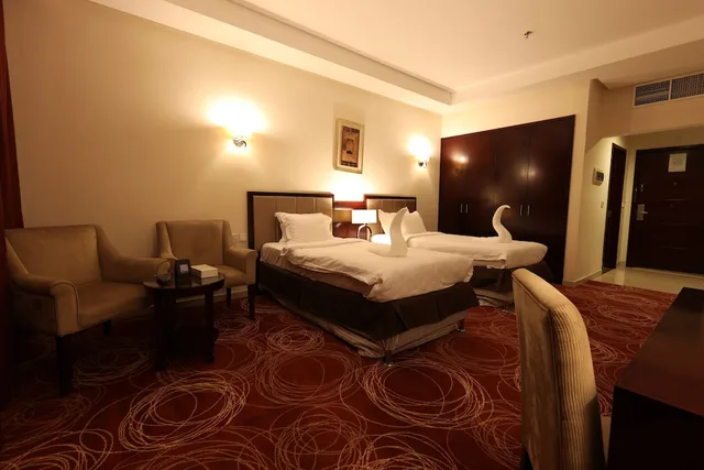 3 Rooms, Suite, 1 Queen and 4 Single Beds, Al Rayyan Makiya Towers Hotel 4/10