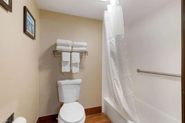جناح بسريرين كوين مع أريكة، Comfort Inn & Suites Milford DE 2/2