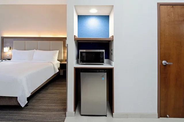 غرفة قياسية بسرير كينج، Holiday Inn Express Hotel Suites ATASCADERO 2/5