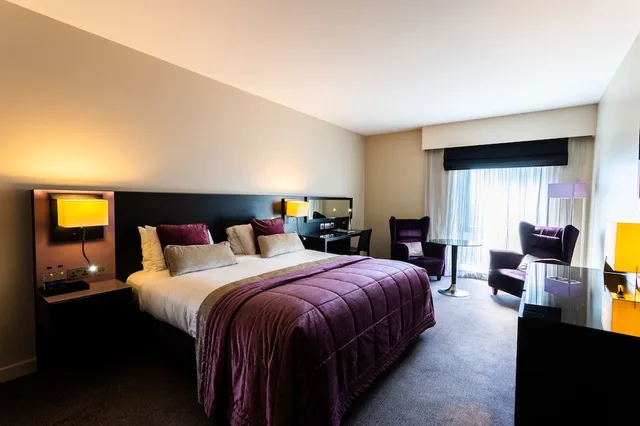 غرفة بسرير مزدوج لذوي الإعاقة، Guildford Harbour Hotel 3/4