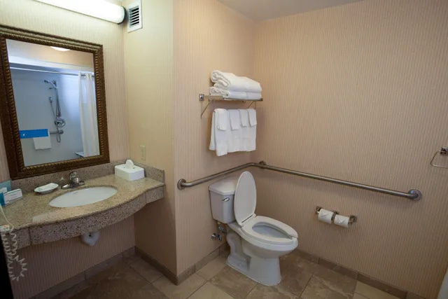 غرفة بسرير كينج، Hampton Inn Oneonta 5/8