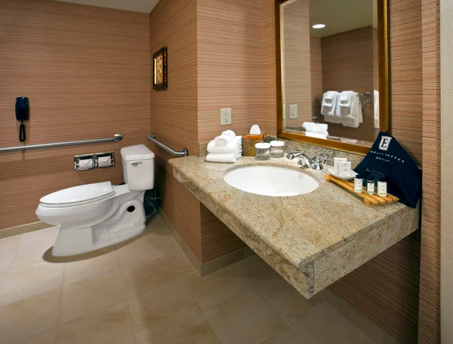 جناح بسريرين كوين لذوي الإعاقة، Embassy Suites by Hilton Loveland Hotel Conference Center and Spa 2/4
