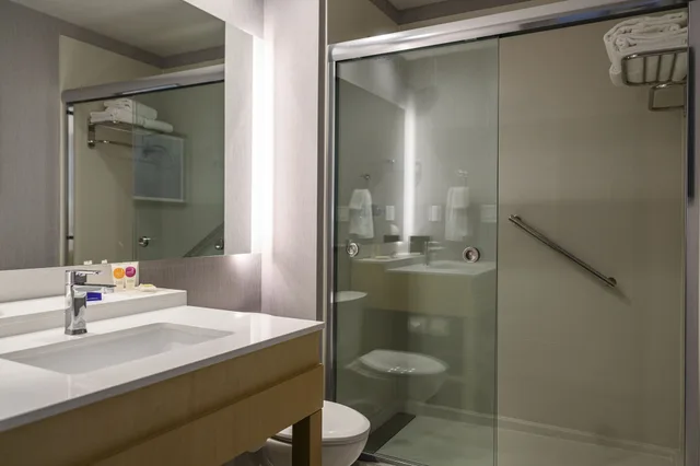 غرفة بسريرين كوين مع أريكة، Hyatt Place Indianapolis / Fishers 2/3