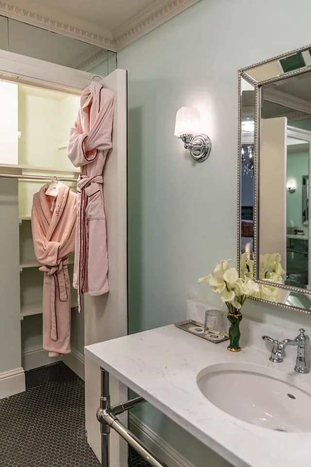 جناح سوبيريور بسرير كينج، The Pontchartrain Hotel 6/6
