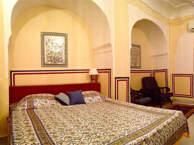 Courtyard, Queen Bed, Khatu Haveli 6/10