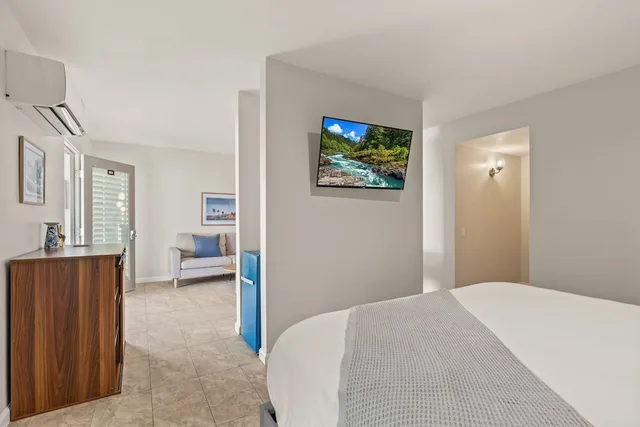 غرفة بريميوم بسرير كينج بإطلالة على الحديقة بحمام خاص، Casa Oliver Hotel & Resort - A Gay Mens Resort 8/10