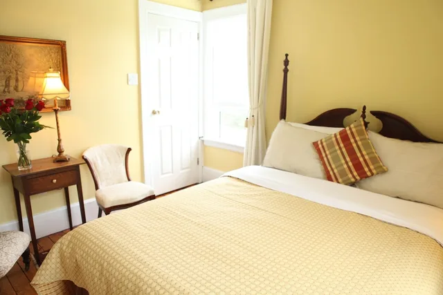 غرفة قياسية بسرير كوين، Surfside Inn 1/10