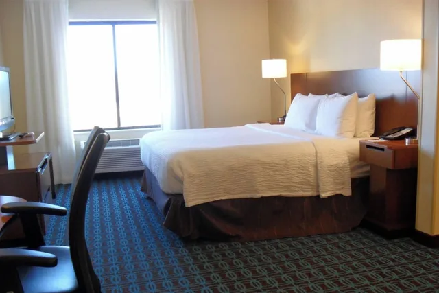 غرفة بسرير كينج مع أريكة لذوي الإعاقة، FAIRFIELD INN & SUITES ATLANTA BUFORD/MALL OF GEORGIA 1/1