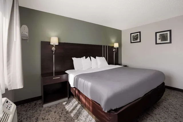 Standard, King Bed, Quality Inn Hall Of Fame 5/10