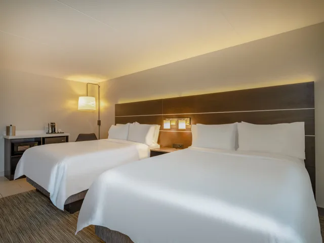 غرفة قياسية بسريرين كوين، Holiday Inn Express Minneapolis West Plymouth 3/8