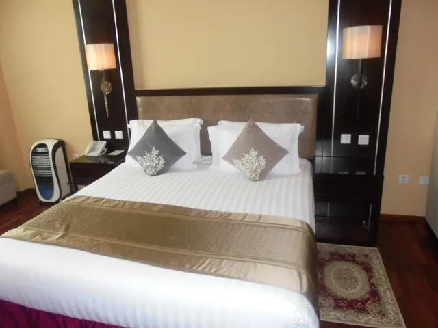 غرفة بسرير كينج مع سرير إضافي، Saro-Maria Hotel 1/4
