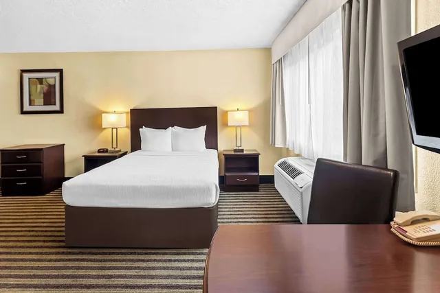 Efficiency, Queen Bed, Accessible، Quality Inn & Suites Vancouver - Hazel Dell 3/5