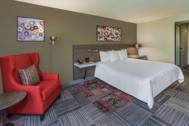 غرفة بسرير مزدوج، Hilton Garden Inn Syracuse 1/2