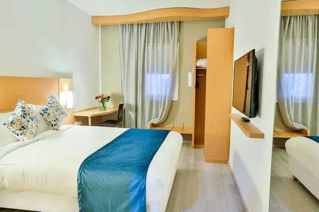 غرفة سوبيريور بسرير كينج بإطلالة على المسبح، Hotel La Perle de Mogador 1/1