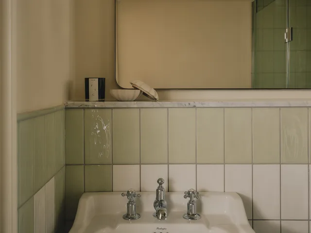 جناح بسرير كينج، The Dean Dublin 1/1