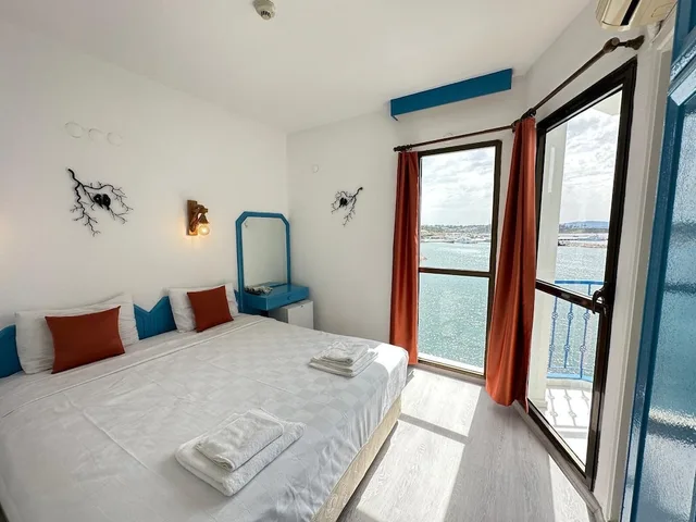 غرفة قياسية بسرير كينج بإطلالة على البحر، Marin Hotel 1/10