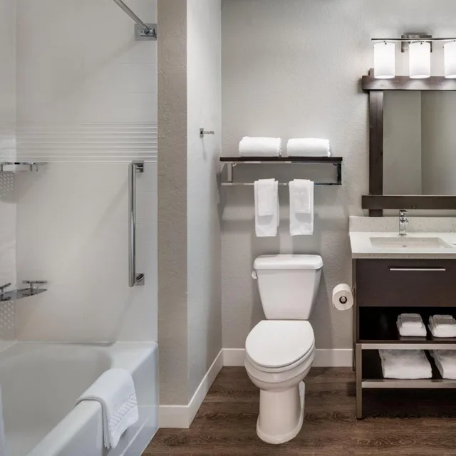 جناح بسرير كوين بغرفة نوم واحدة مع أريكة لذوي الإعاقة، TownePlace Suites by Marriott Venice 3/5
