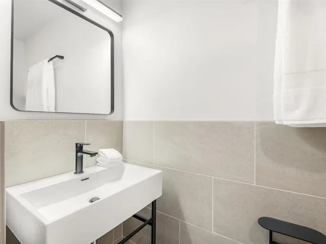 غرفة قياسية بسرير كينج بحمام خاص، Geary Parkway Motel 8/10