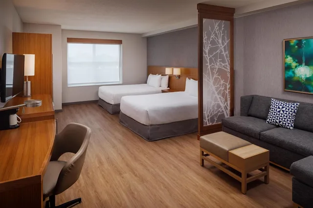 غرفة بسريرين كوين مع أريكة، Hyatt Place Sumter/Downtown 5/8