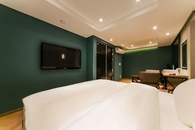 Vip, Double Bed، Cherish Hotel 2/5