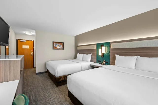 Standard, 2 Queen Beds, Econo Lodge Inn & Suites Santa Fe, NM 6/10