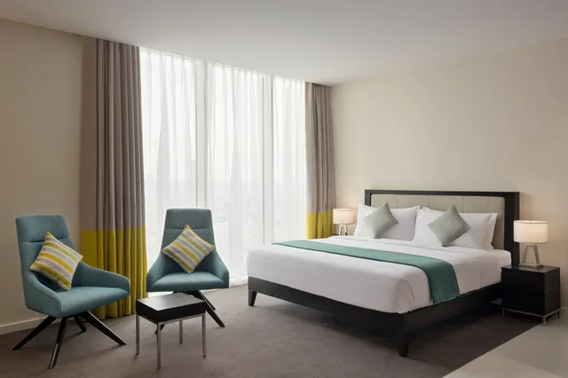 جناح بسرير كينج بإطلالة على المدينة بغرفة نوم واحدة بمطبخ، ستايبريدج سويتس الخبر(Staybridge Suites Al Khobar) 1/5