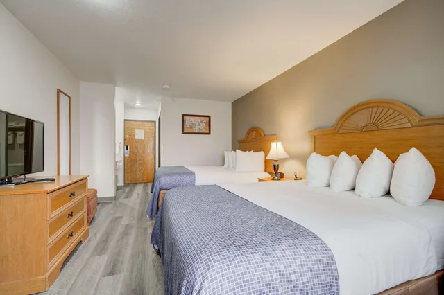Standard, 2 Queen Beds, Econo Lodge Livingston Gateway To Yellowstone 1/8