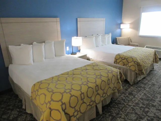 جناح بسريرين كوين مع أريكة بمطبخ صغير، Best Western Decatur Inn 1/2