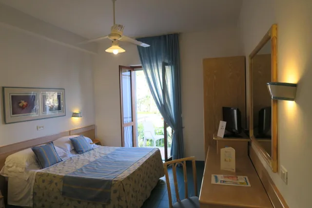 غرفة بسرير مزدوج أو سريرين منفصلين بإطلالة على الحديقة، Aurora Hotel & Suites Sul Mare 3/7