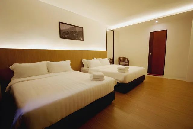 Standard, Double Bed, No Window، Place2Stay Business Hotel - Waterfront 1/2