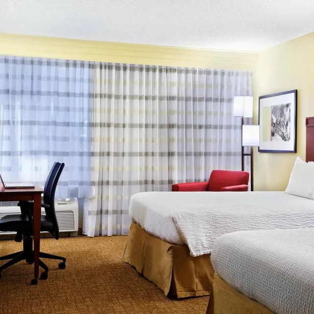 غرفة بسريرين مزدوجين لذوي الإعاقة، Courtyard Houston Brookhollow 2/7