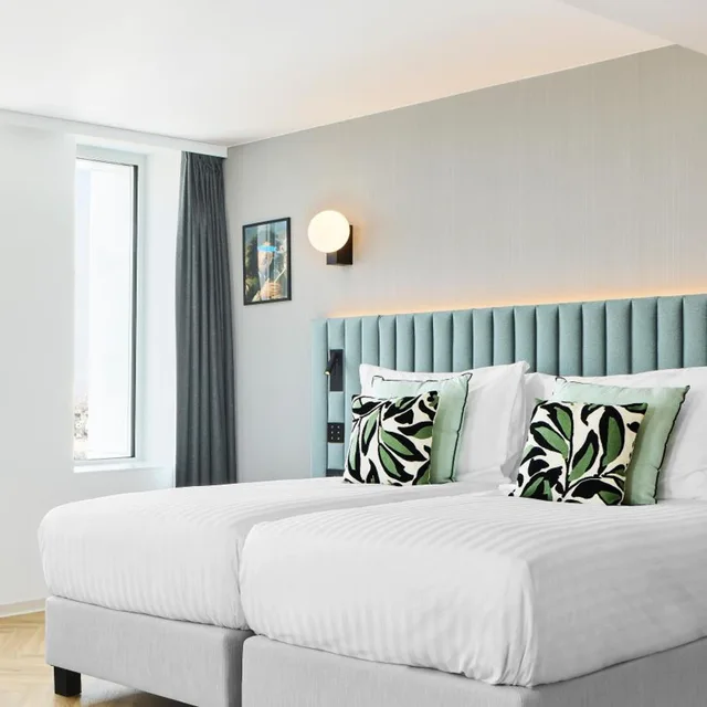 Superior, Single Bed, H4 Wyndham Paris Pleyel 1/3