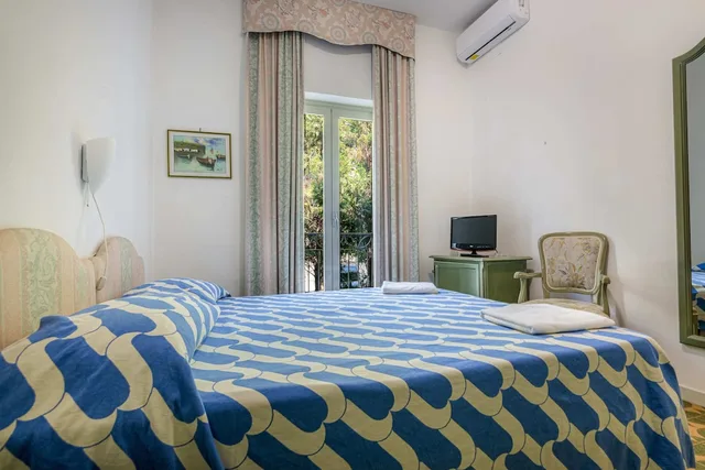 غرفة اقتصادية بسرير مزدوج بإطلالة على الحديقة في الملحق، Hotel Poseidon 3/10