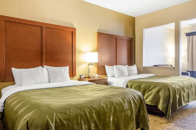 جناح بسريرين كوين، Quality Suites Corbin North 1/2