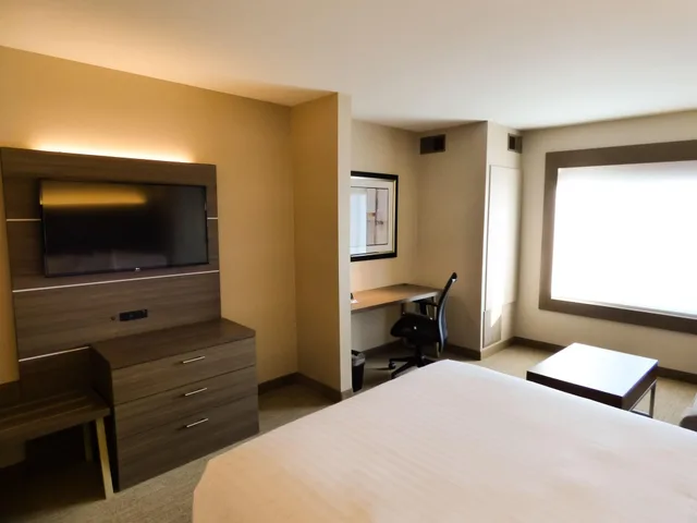 Deluxe, Multiple Beds، Holiday Inn Express And Suites Plymouth Ann Arbor Area 3/6