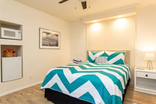Standard, Queen Bed, The Sea View Inn At The Beach 1/3