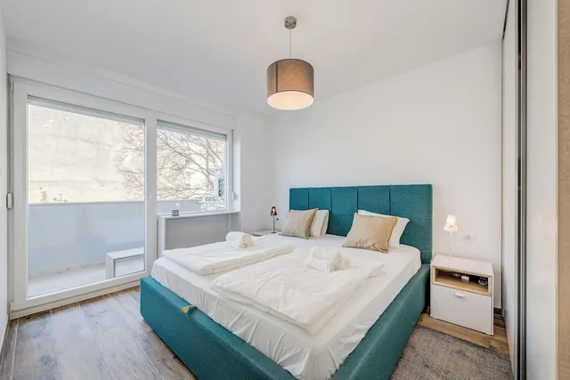 شقة بسريرين منفصلين وسرير كوين مع أريكة، Bells & Whistles, Comfortable Condo 2/9