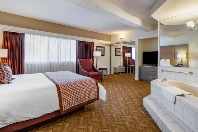 Suite, King Bed, Sofa, Living Area, Hot Tub, Best Western Plus Thousand Oaks Inn 1/3