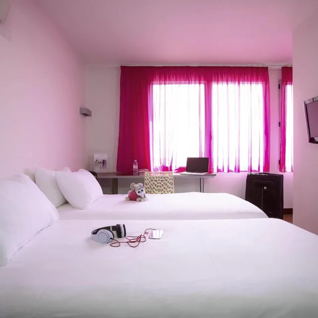 جناح بسرير مزدوج وسريرين منفصلين، Ibis Styles Bethune Bruay Hotel 6/15