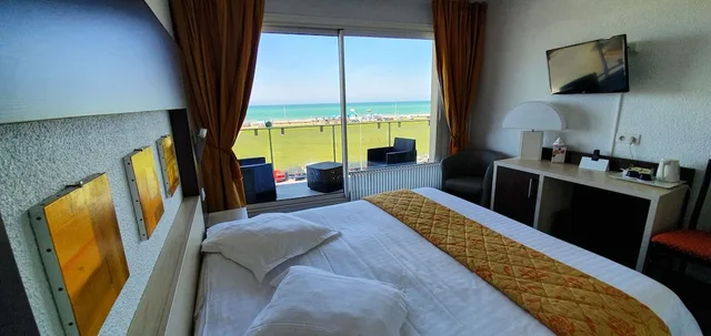 غرفة سوبيريور بسرير مزدوج أو سريرين منفصلين بإطلالة على البحر، HOTEL WINDSOR 2/4