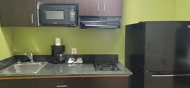 غرفة قياسية بسرير كوين للمدخنين، Studio 6 Extended Stay - Atlanta, GA - Chamblee 8/8