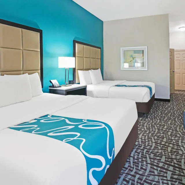 Room, 2 Queen Beds, Bathtub, Accessible, La Quinta Inn And Suites Paris 1/3