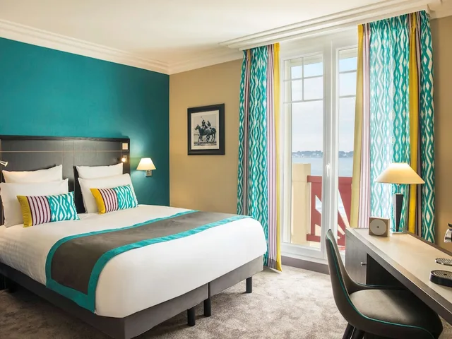 غرفة بريفيليج بسرير مزدوج بإطلالة على البحر، Mercure La Baule Majestic 1/9