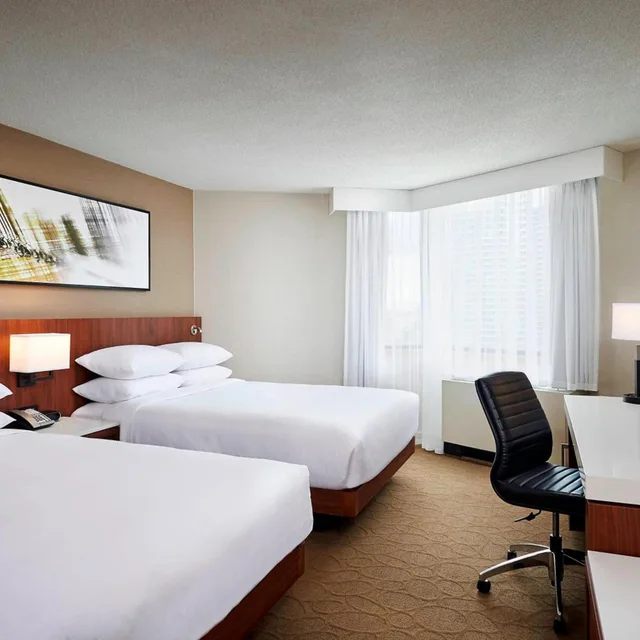 غرفة ديلوكس بسرير كينج مع دخول صالة النادي، Delta Hotels By Marriott Toronto Mississauga 3/5